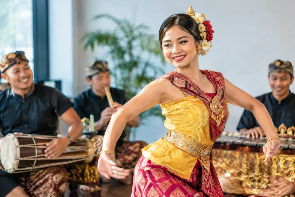 How to Book Cultural Groups for a Great Night